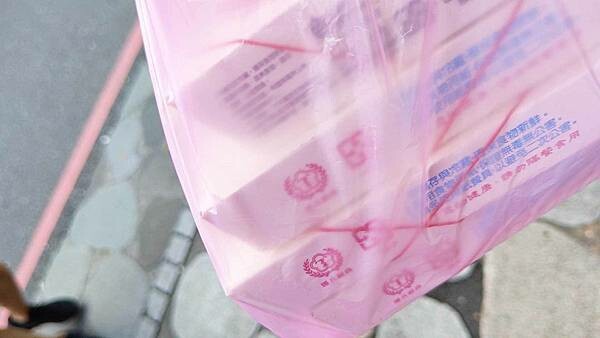 人太多,老闆停止接單啦~!網路評價高達4.5顆星,評價高到爆表,味道好吃到爆表,絕對會讓你一吃就上癮