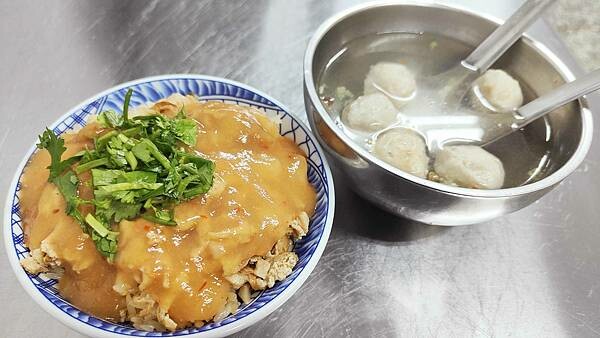 人太多,老闆停止接單啦~!網路評價高達4.5顆星,評價高到爆表,味道好吃到爆表,絕對會讓你一吃就上癮