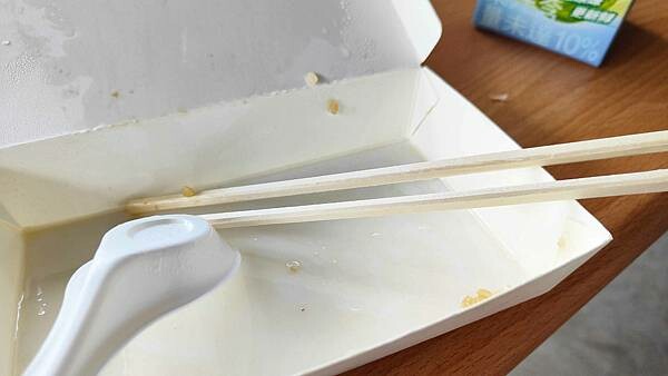 人太多,老闆停止接單啦~!網路評價高達4.5顆星,評價高到爆表,味道好吃到爆表,絕對會讓你一吃就上癮