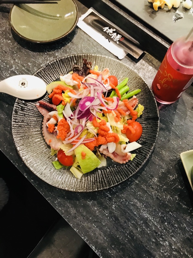 日式料理 本店位於智光商職旁，餐點多樣化的選擇有定食、壽司、手卷、生魚片、烤物....而且cp非常高，算是非常平價