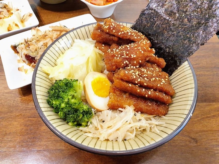 [食]台北 價格親民的丼飯料理 免費享用飲料吧及味噌湯~ 還可使用無接觸支付 街口支付、LINE Pay付款 職人雙饗丼
