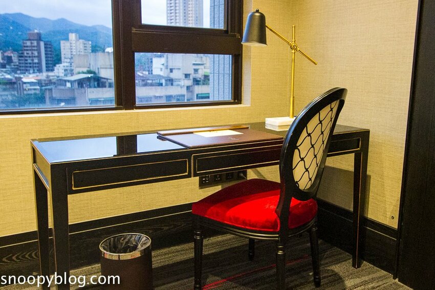 【台北內湖住宿】凱旋酒店Just Palace｜內湖科學園區飯店～近港墘捷運站步行6分鐘，愛麗絲夢遊仙境主題飯店