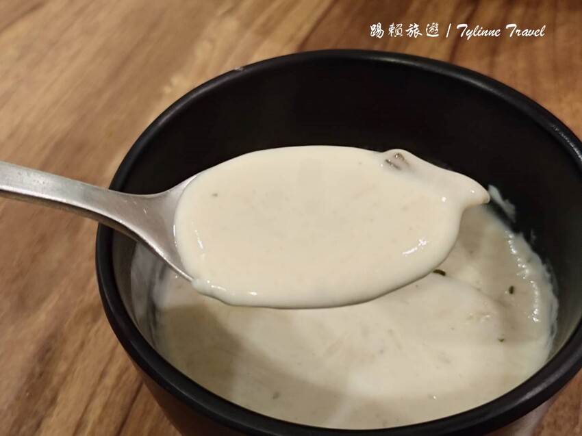 無論是與好友相聚還是帶上毛小孩來放鬆,這間餐酒館的精緻料理和寧靜氛圍都能讓你忘卻煩憂。