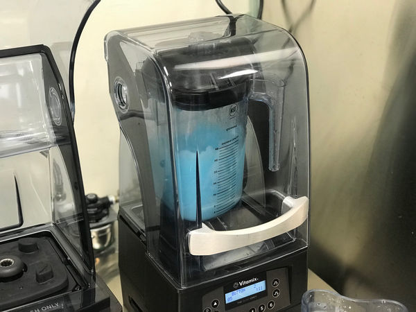 （新莊）新開幕優惠！台中人氣茶飲插旗雙北　超華麗青花瓷奶蓋藍柑橘冰沙美到像藝術品－青釉茶事 新莊店