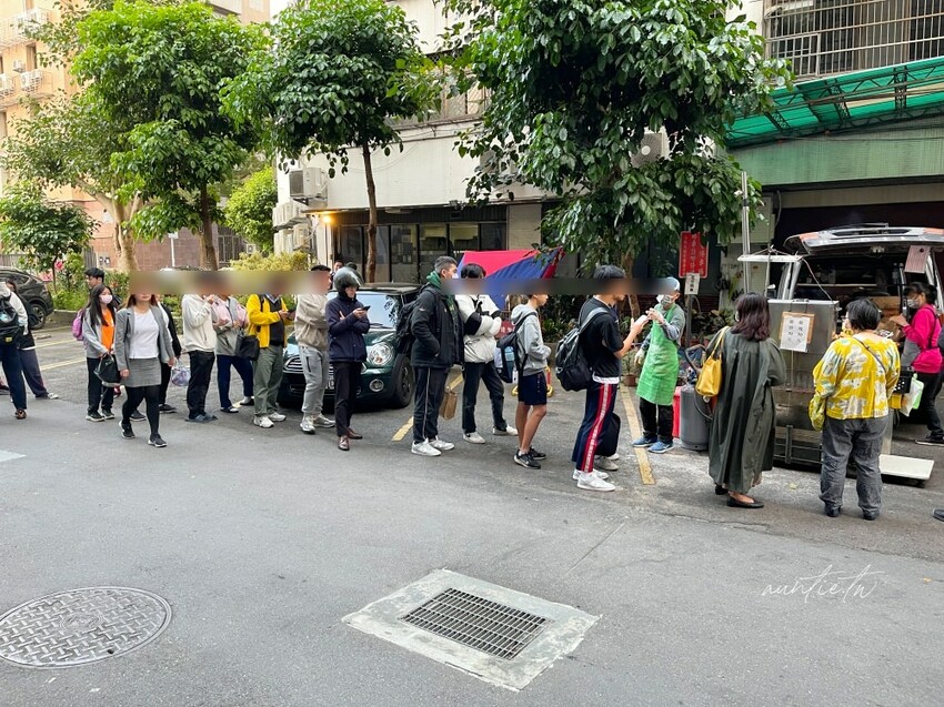 台北市中正區【台北】善導寺站｜一志雞排，實至名歸金架好吃，立法院三寶炸雞排