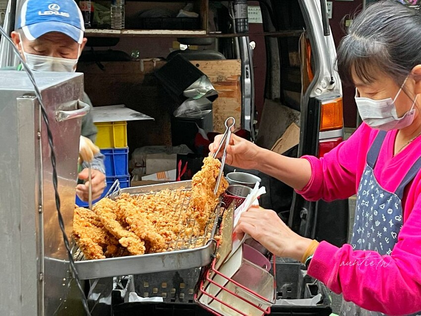 台北市中正區【台北】善導寺站｜一志雞排，實至名歸金架好吃，立法院三寶炸雞排