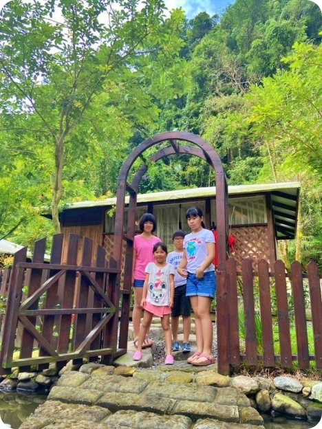 鳳梨屋水上莊園⎮豪華露營露墅Villa。免搭帳直接入住,瀑布鞦韆、鳯梨戲水池,沁涼泉水超過癮,晚上還有夜間高空煙火秀,星空電影院! @捲捲頭 Wonderful 品味。生活 鳳梨屋水上莊園⎮豪華露營露墅Villa。免搭帳直接入住,瀑布鞦韆、鳯梨戲水池,沁涼泉水超過癮,晚上還有夜間高空煙火秀,星空電影院! @捲捲頭 Wonderful 品味。生活