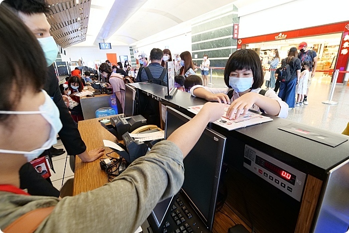 AirAsia 小小航空體驗班⎪裝扮成小小空服員、小小地勤嗨翻桃園機場，check-in行李、登機廣播，還能近距離看飛機起飛！ @捲捲頭 Wonderful 品味。生活