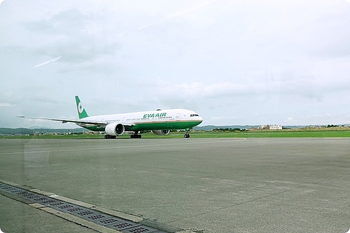AirAsia 小小航空體驗班⎪裝扮成小小空服員、小小地勤嗨翻桃園機場，check-in行李、登機廣播，還能近距離看飛機起飛！ @捲捲頭 Wonderful 品味。生活