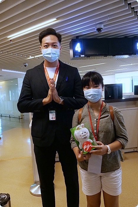 AirAsia 小小航空體驗班⎪裝扮成小小空服員、小小地勤嗨翻桃園機場，check-in行李、登機廣播，還能近距離看飛機起飛！ @捲捲頭 Wonderful 品味。生活