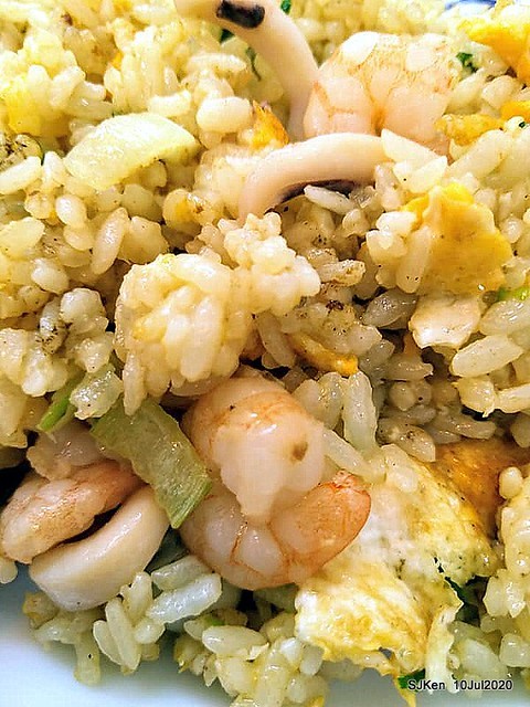 Seafood fried rcie, fried egg & cuttlefish soup at Taiwan style eatery, Taipei, Taiwan, SJKen, Jul 10, 2020.