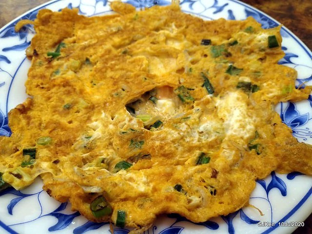 Seafood fried rcie, fried egg & cuttlefish soup at Taiwan style eatery, Taipei, Taiwan, SJKen, Jul 10, 2020.