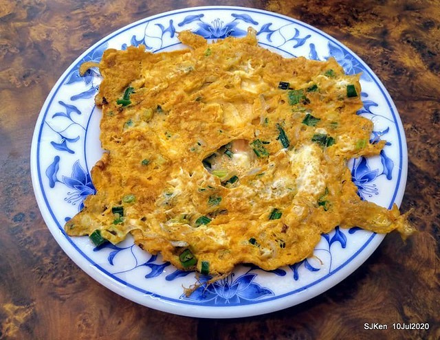 Seafood fried rcie, fried egg & cuttlefish soup at Taiwan style eatery, Taipei, Taiwan, SJKen, Jul 10, 2020.