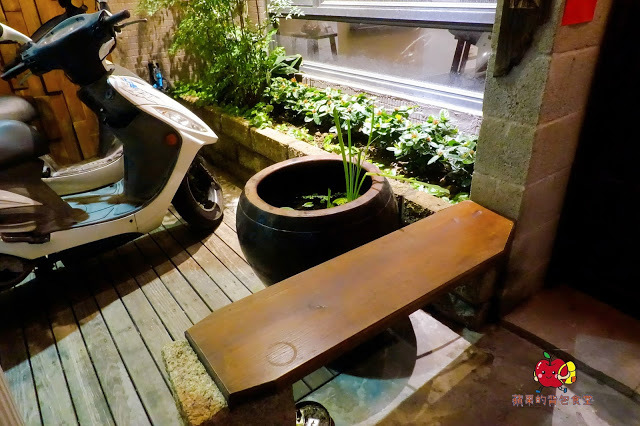 [食記] 新竹東區-墨簡單料理 居酒屋(晚上時段) 必點老皮嫩肉豆腐香開胃酸  微微的電流花椒川味椒麻雞 隱藏在巷弄裡的美味台式居酒屋