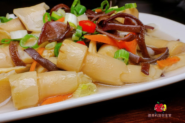[食記] 新竹東區-墨簡單料理 居酒屋(晚上時段) 必點老皮嫩肉豆腐香開胃酸  微微的電流花椒川味椒麻雞 隱藏在巷弄裡的美味台式居酒屋