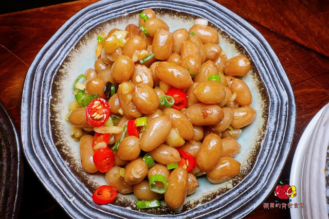 [食記] 新竹東區-墨簡單料理 居酒屋(晚上時段) 必點老皮嫩肉豆腐香開胃酸  微微的電流花椒川味椒麻雞 隱藏在巷弄裡的美味台式居酒屋