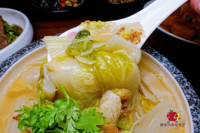 [食記] 新竹東區-墨簡單料理 居酒屋(晚上時段) 必點老皮嫩肉豆腐香開胃酸  微微的電流花椒川味椒麻雞 隱藏在巷弄裡的美味台式居酒屋