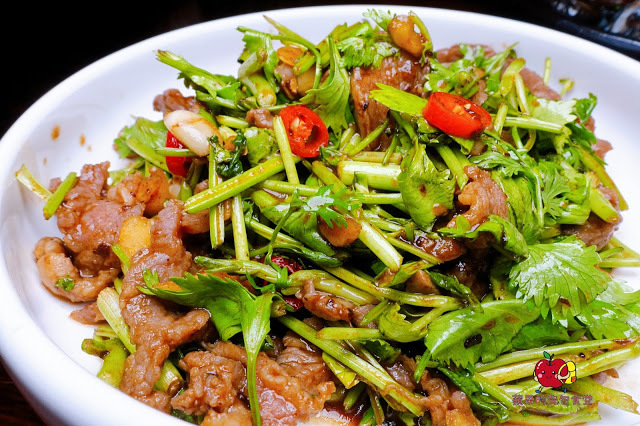 [食記] 新竹東區-墨簡單料理 居酒屋(晚上時段) 必點老皮嫩肉豆腐香開胃酸  微微的電流花椒川味椒麻雞 隱藏在巷弄裡的美味台式居酒屋