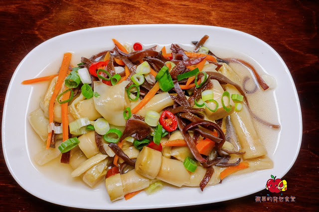 [食記] 新竹東區-墨簡單料理 居酒屋(晚上時段) 必點老皮嫩肉豆腐香開胃酸  微微的電流花椒川味椒麻雞 隱藏在巷弄裡的美味台式居酒屋
