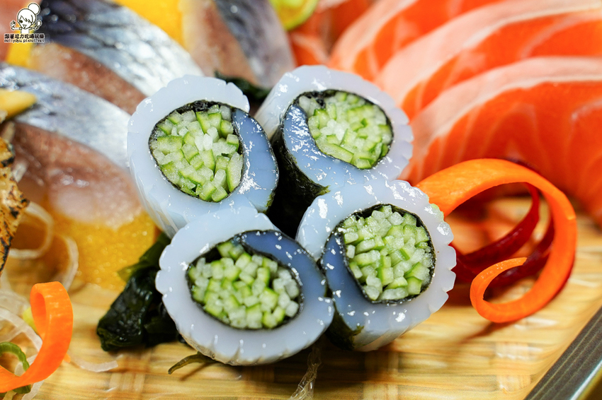 療癒日式鮮味美食、爆料大份量豬排卷壽司、必點創意丼飯，聚餐就愛有樂町日本料理｜壽星贈生魚片蛋糕 - 跟著尼力吃喝玩樂＆親子生活