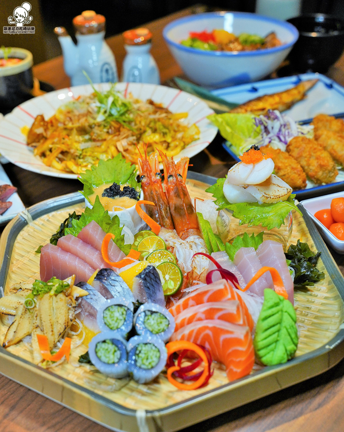 療癒日式鮮味美食、爆料大份量豬排卷壽司、必點創意丼飯，聚餐就愛有樂町日本料理｜壽星贈生魚片蛋糕 - 跟著尼力吃喝玩樂＆親子生活