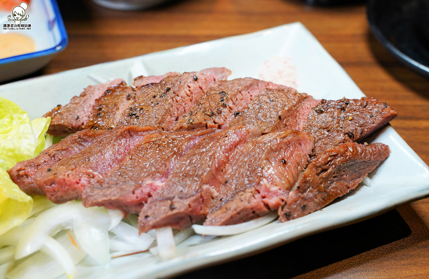 療癒日式鮮味美食、爆料大份量豬排卷壽司、必點創意丼飯，聚餐就愛有樂町日本料理｜壽星贈生魚片蛋糕 - 跟著尼力吃喝玩樂＆親子生活