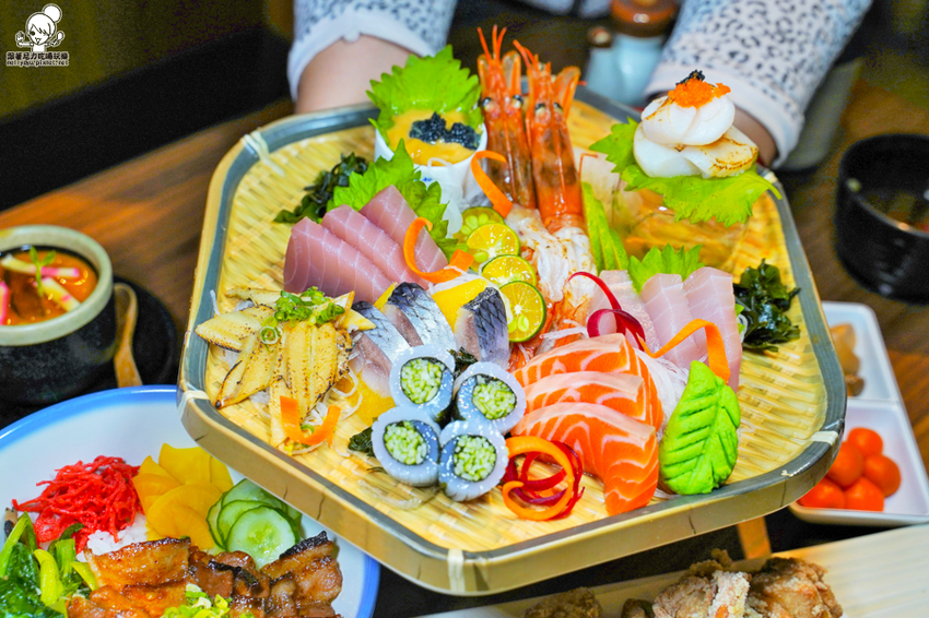 療癒日式鮮味美食、爆料大份量豬排卷壽司、必點創意丼飯，聚餐就愛有樂町日本料理｜壽星贈生魚片蛋糕 - 跟著尼力吃喝玩樂＆親子生活
