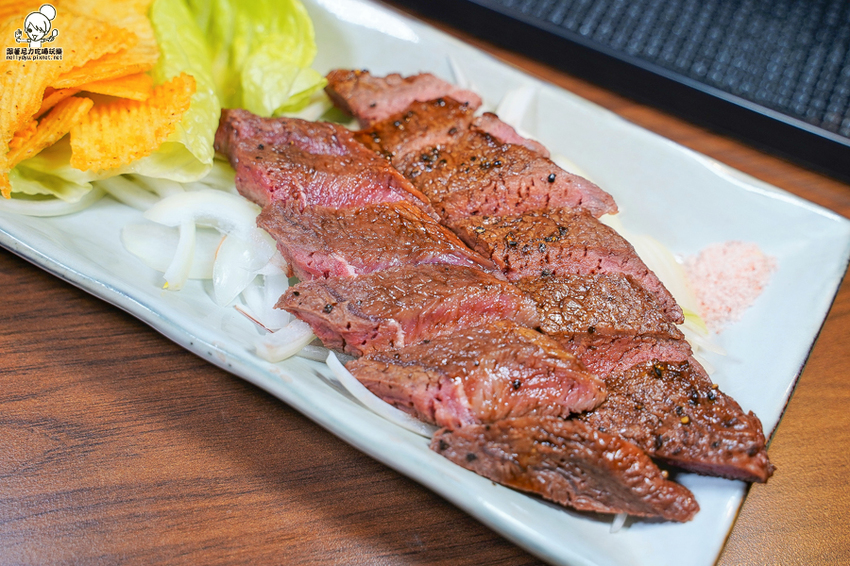 療癒日式鮮味美食、爆料大份量豬排卷壽司、必點創意丼飯，聚餐就愛有樂町日本料理｜壽星贈生魚片蛋糕 - 跟著尼力吃喝玩樂＆親子生活