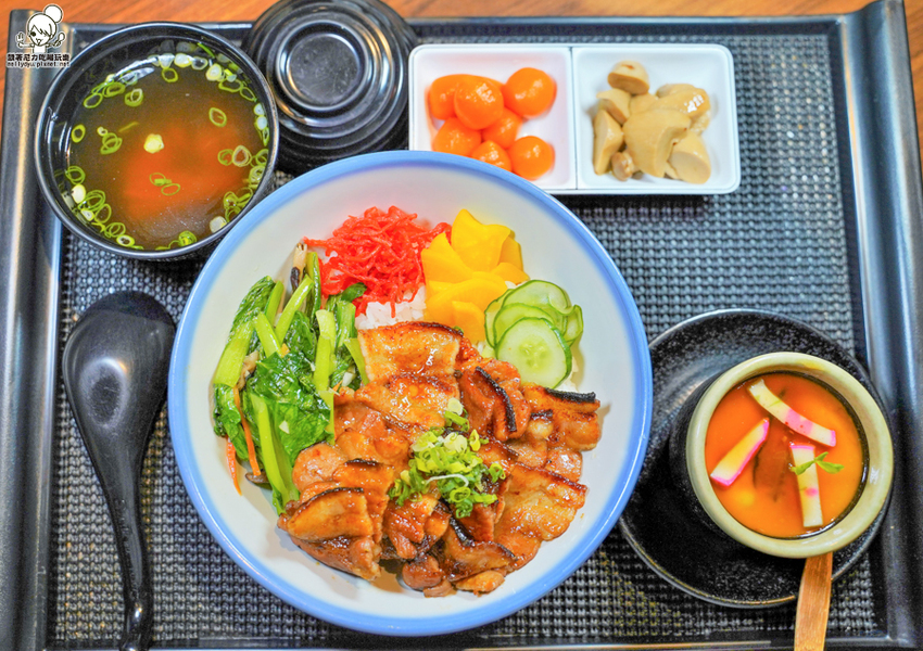 療癒日式鮮味美食、爆料大份量豬排卷壽司、必點創意丼飯，聚餐就愛有樂町日本料理｜壽星贈生魚片蛋糕 - 跟著尼力吃喝玩樂＆親子生活