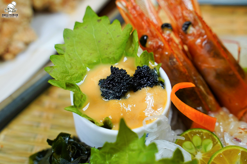 療癒日式鮮味美食、爆料大份量豬排卷壽司、必點創意丼飯，聚餐就愛有樂町日本料理｜壽星贈生魚片蛋糕 - 跟著尼力吃喝玩樂＆親子生活