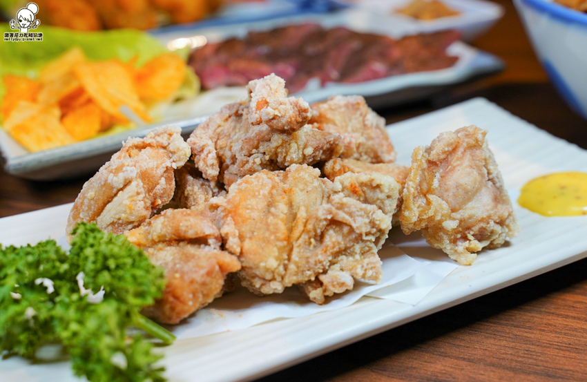 療癒日式鮮味美食、爆料大份量豬排卷壽司、必點創意丼飯，聚餐就愛有樂町日本料理｜壽星贈生魚片蛋糕 - 跟著尼力吃喝玩樂＆親子生活