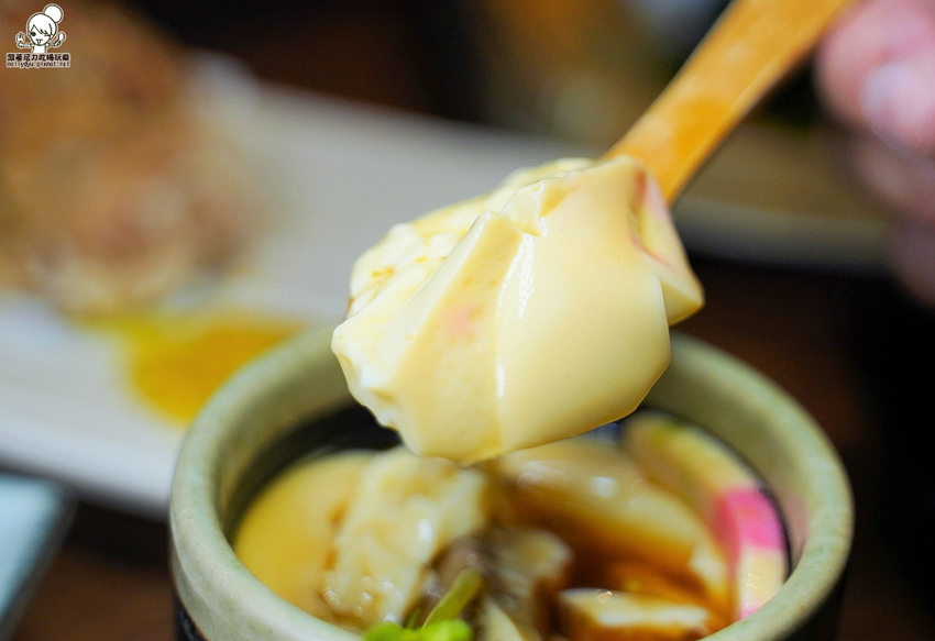 療癒日式鮮味美食、爆料大份量豬排卷壽司、必點創意丼飯，聚餐就愛有樂町日本料理｜壽星贈生魚片蛋糕 - 跟著尼力吃喝玩樂＆親子生活