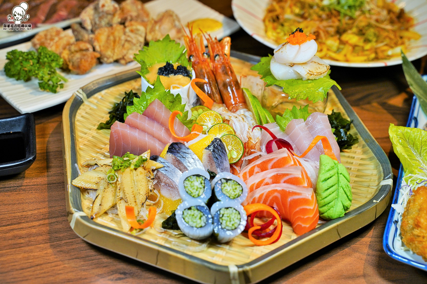 療癒日式鮮味美食、爆料大份量豬排卷壽司、必點創意丼飯，聚餐就愛有樂町日本料理｜壽星贈生魚片蛋糕 - 跟著尼力吃喝玩樂＆親子生活