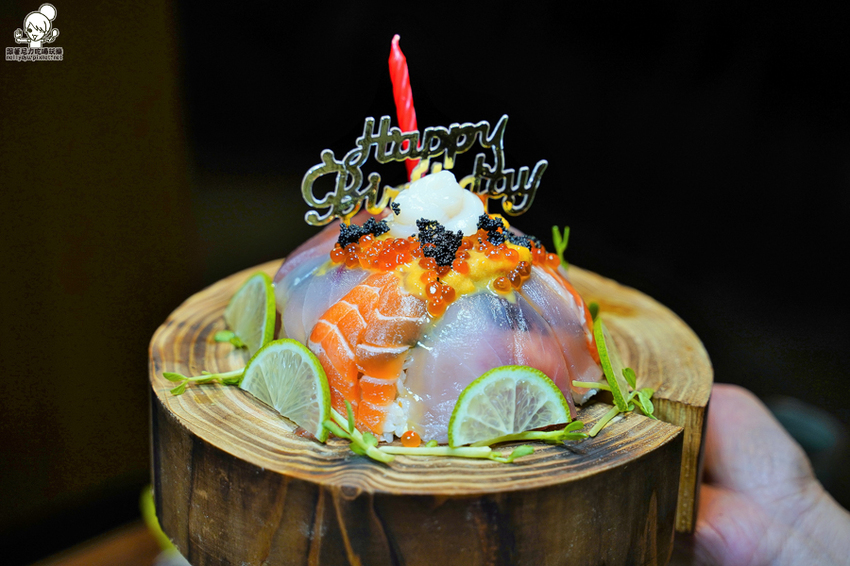 療癒日式鮮味美食、爆料大份量豬排卷壽司、必點創意丼飯，聚餐就愛有樂町日本料理｜壽星贈生魚片蛋糕 - 跟著尼力吃喝玩樂＆親子生活