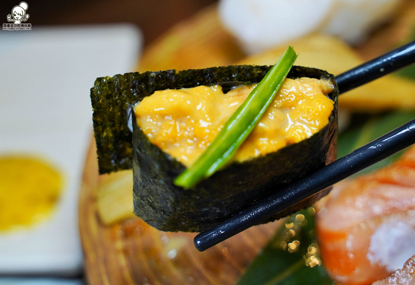 療癒日式鮮味美食、爆料大份量豬排卷壽司、必點創意丼飯，聚餐就愛有樂町日本料理｜壽星贈生魚片蛋糕 - 跟著尼力吃喝玩樂＆親子生活