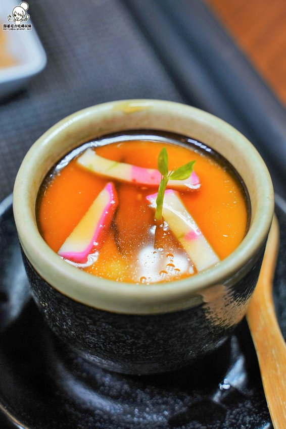 療癒日式鮮味美食、爆料大份量豬排卷壽司、必點創意丼飯，聚餐就愛有樂町日本料理｜壽星贈生魚片蛋糕 - 跟著尼力吃喝玩樂＆親子生活