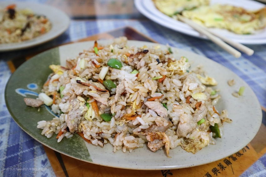 【離島-金門旅遊#7】麗蓮小吃|尋找舅舅記憶中當兵的味道、金門媽媽炒泡麵給你吃!