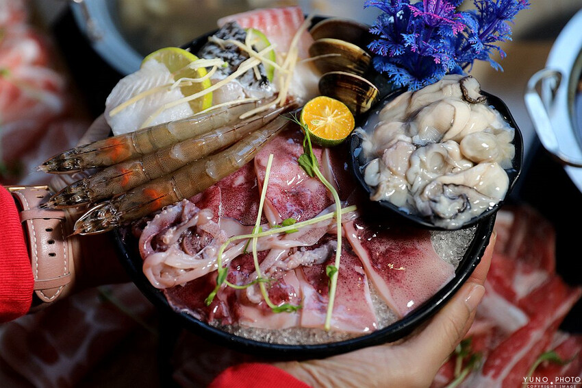 台中市沙鹿區全台最潮夜店工業風麻辣鍋！讓人回味的湯底與食材