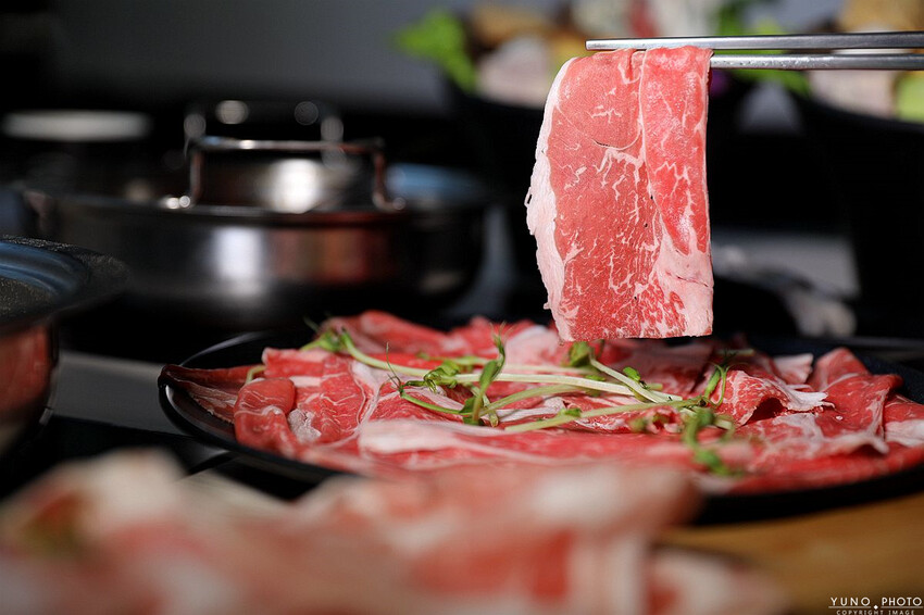 台中市沙鹿區全台最潮夜店工業風麻辣鍋！讓人回味的湯底與食材