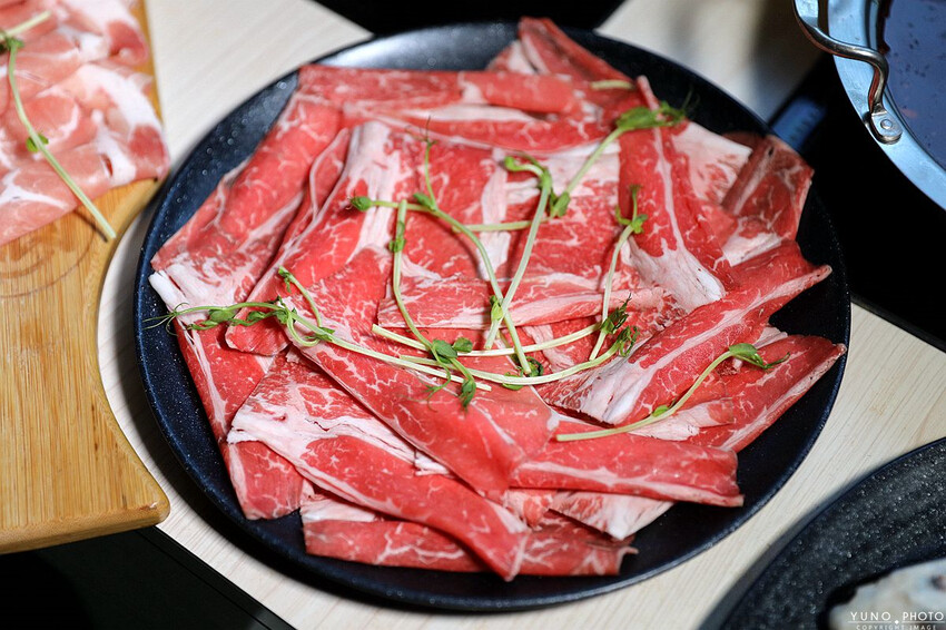台中市沙鹿區全台最潮夜店工業風麻辣鍋！讓人回味的湯底與食材