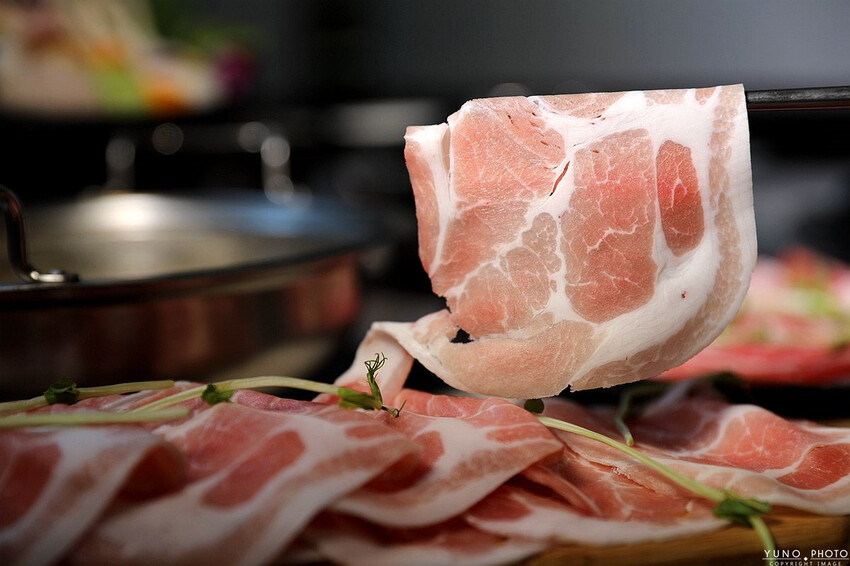 台中市沙鹿區全台最潮夜店工業風麻辣鍋！讓人回味的湯底與食材