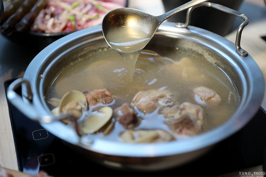 台中市沙鹿區全台最潮夜店工業風麻辣鍋！讓人回味的湯底與食材