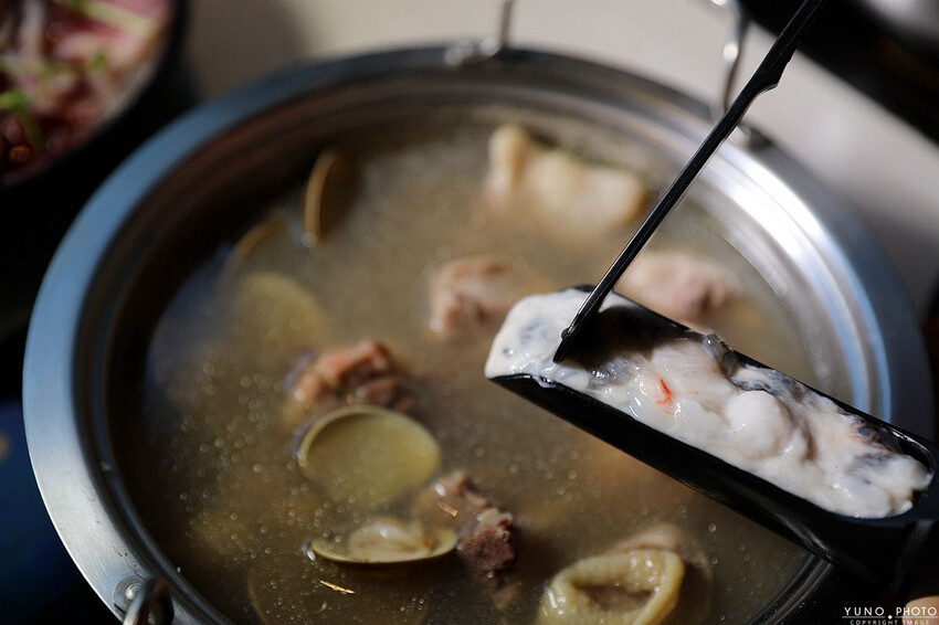 台中市沙鹿區全台最潮夜店工業風麻辣鍋！讓人回味的湯底與食材