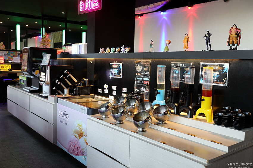 台中市沙鹿區全台最潮夜店工業風麻辣鍋！讓人回味的湯底與食材