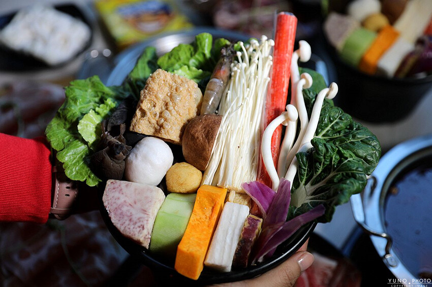 台中市沙鹿區全台最潮夜店工業風麻辣鍋！讓人回味的湯底與食材