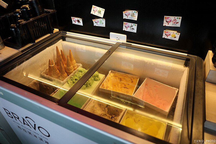 台中市沙鹿區全台最潮夜店工業風麻辣鍋！讓人回味的湯底與食材