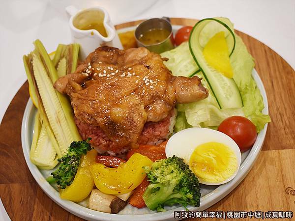 成真咖啡11-朝日田園雞腿排彩虹飯.JPG