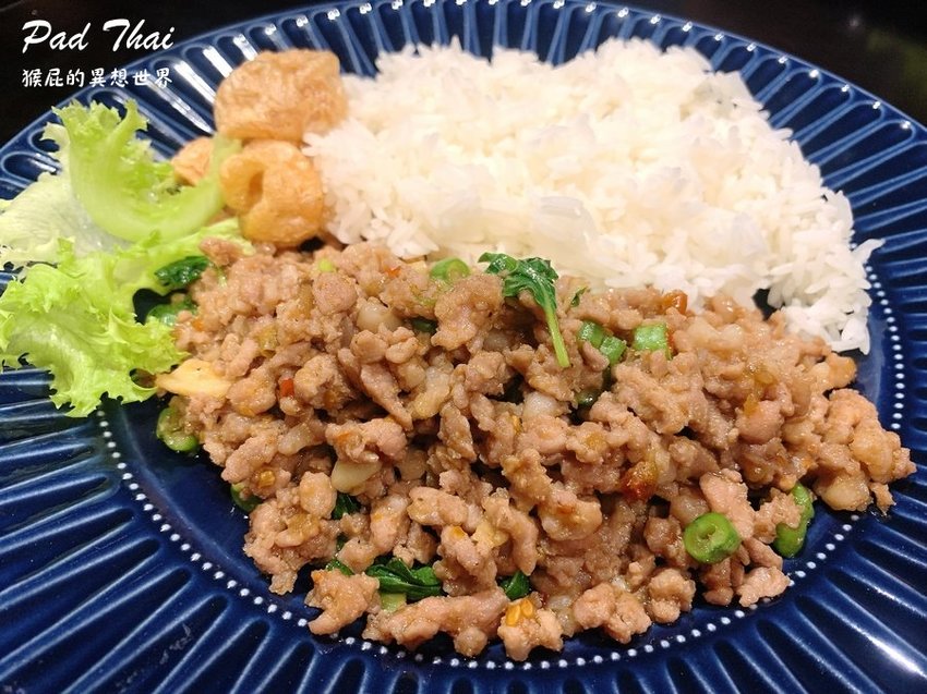 【高雄美食】令人驚豔的平價泰式料理:帕泰Pad Thai,一個人也可以吃泰式料理!大推雞排炒河粉、打拋豬、紅咖哩雞肉飯! @猴屁的異想世界