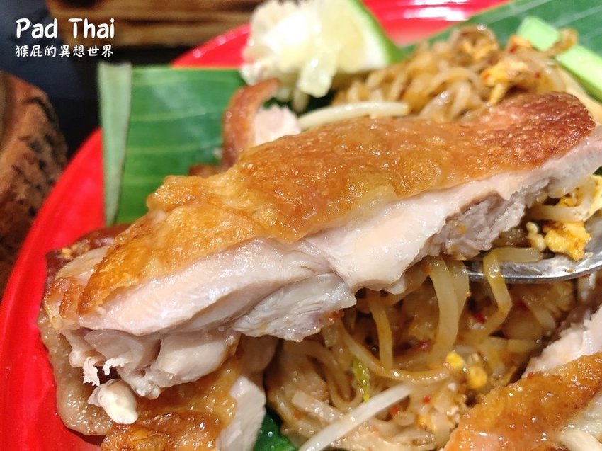 【高雄美食】令人驚豔的平價泰式料理:帕泰Pad Thai,一個人也可以吃泰式料理!大推雞排炒河粉、打拋豬、紅咖哩雞肉飯! @猴屁的異想世界