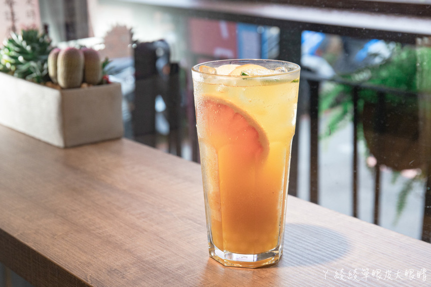 新竹早午餐|是時候,辛志平校長故居後巷的低調早午餐店!像鮭魚卵啵啵口感的爆爆珠氣泡飲